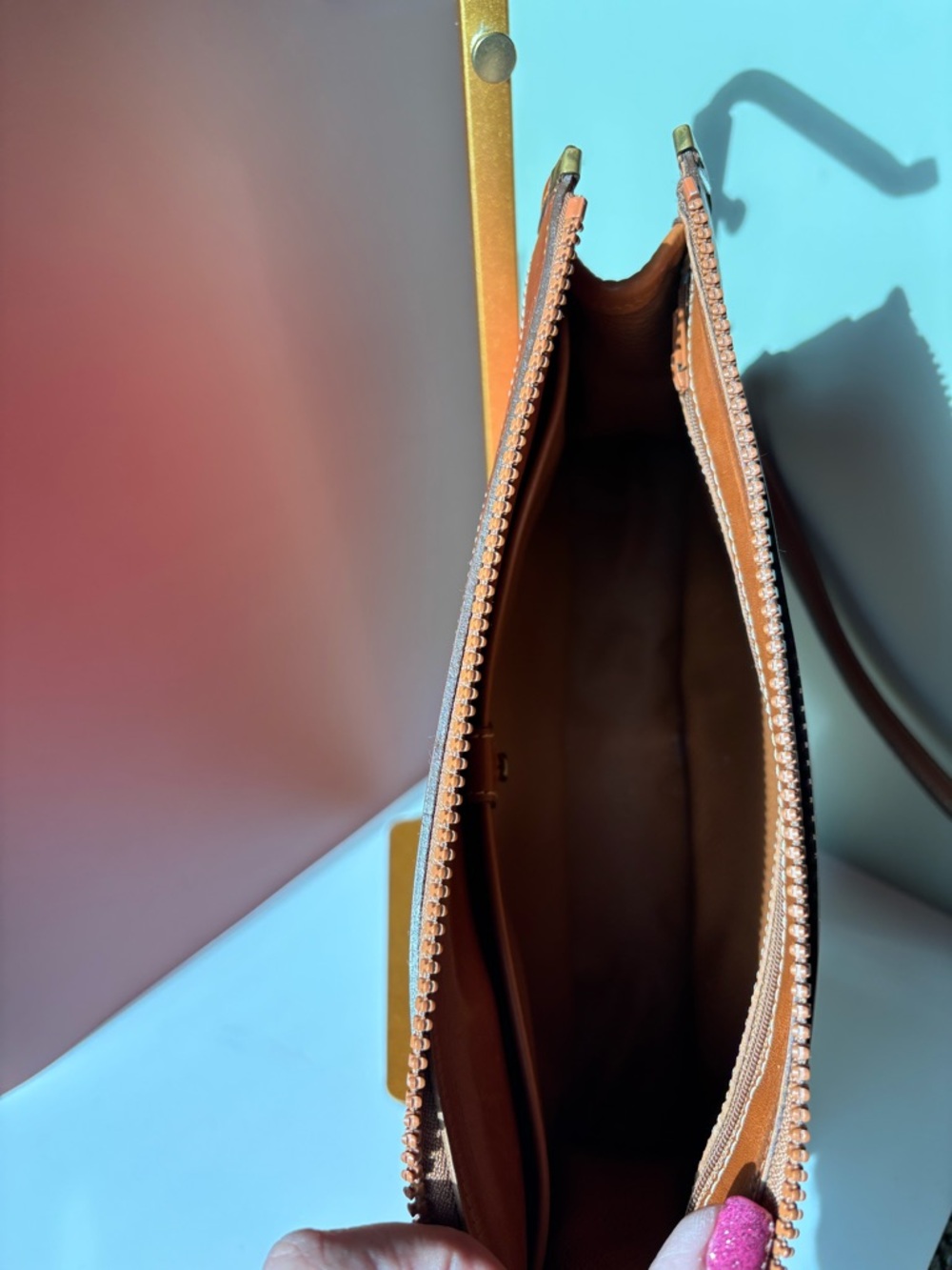 DOONEY & BOURKE Vintage 80’s AWL Red and Tan Leather Crossbody Bag - Picture 3 of 7